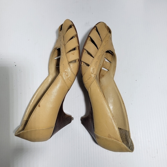❤️ 3 for $35 Vintage peep toe low kitten leather cut out heels beige oatmeal 6.5 - Picture 5 of 9